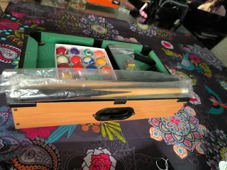 Mini billar con bolas y tacos
