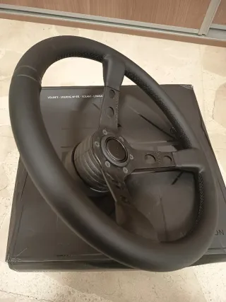 Volante Momo + Piña Adaptadora