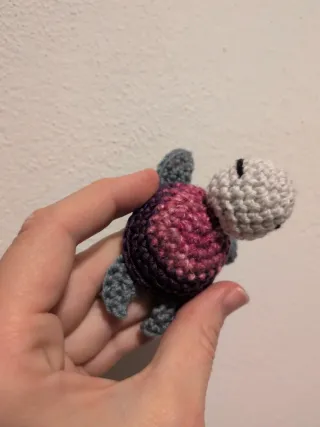 Tartaruga all'uncinetto fatta a mano