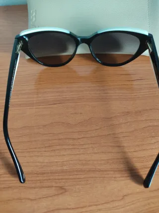 Gafas de sol mujer polarizadas negras y blancas