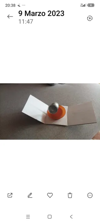 Lámpara de techo naranja y plateada