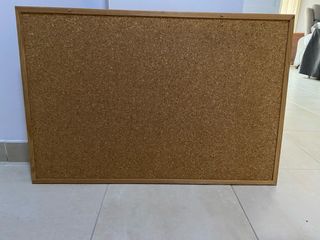 Pizarra de corcho con marco de madera