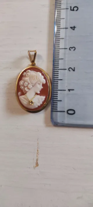 Ciondolo Cameo Oro 18kt con Pietra