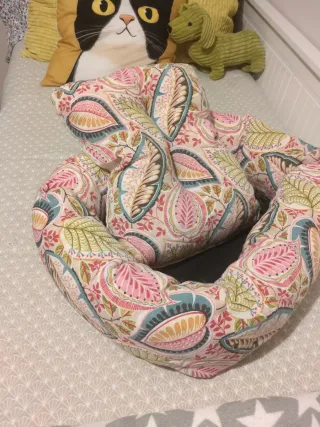 Cama nido para gato con cojín extraible