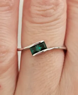 Anillo plata con esmeralda baguette