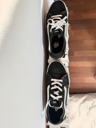 Zapatillas Vans Negras y Blancas