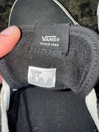 Zapatillas Vans Negras y Blancas