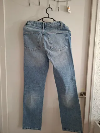 Pantalones vaqueros desgastados