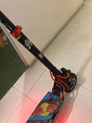 Patinete Eléctrico Red Bull