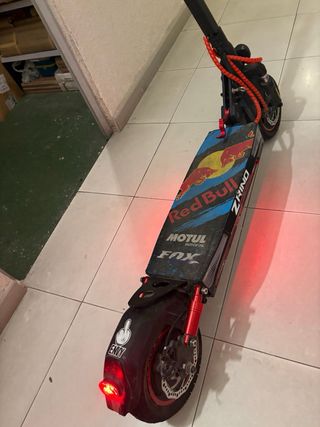 Patinete Eléctrico Red Bull