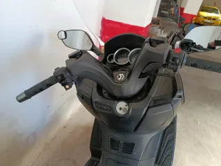 Maxi Scooter Negra Automática