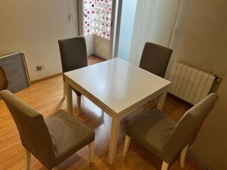 Mesa de comedor con 4 sillas