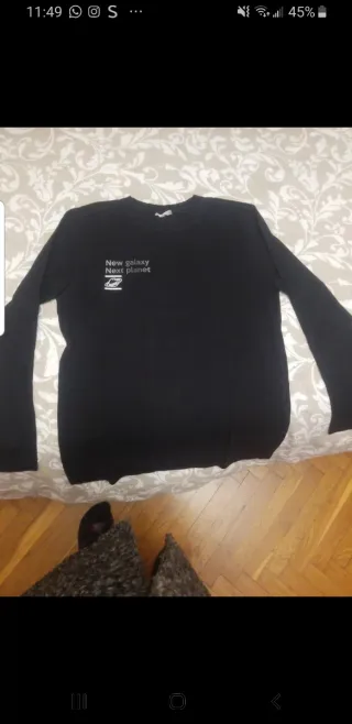 Maglietta nera con stampa galassia