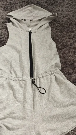 Mono deportivo Bershka gris talla S