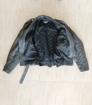 Chupa de cuero cruzada heavy rock L Medidas indica