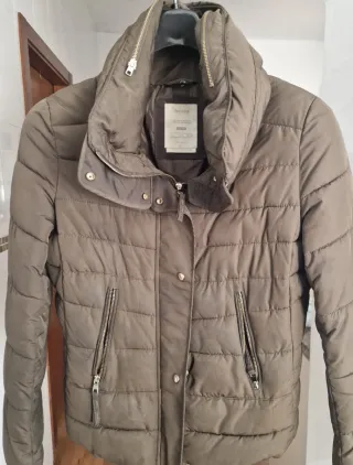 Chaqueta Bershka verde militar Talla L
