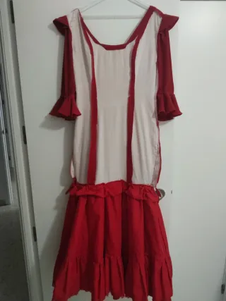 Traje de flamenca rojo volantes