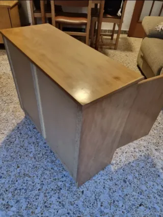 Mueble de madera con cajones