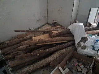 Leña de madera para chimenea o barbacoa