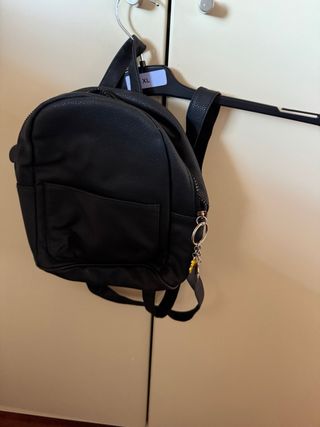 Mochila pequeña negra