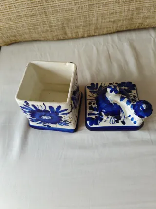 Molinillo de cerámica azul y blanco