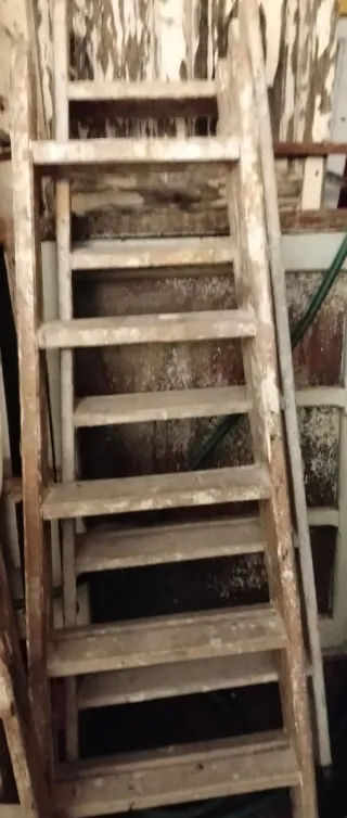 Caballetes de madera para escalera