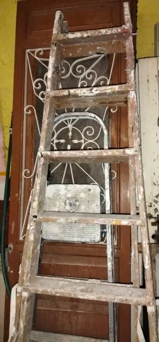 Caballetes de madera para escalera