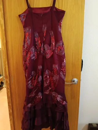 Vestido fiesta con brillos y volante
