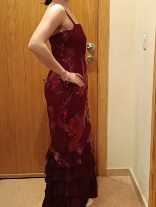 Vestido fiesta con brillos y volante