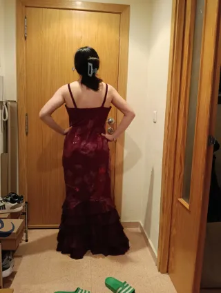 Vestido fiesta con brillos y volante