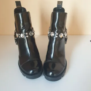 Botines Guess Negros Charol.