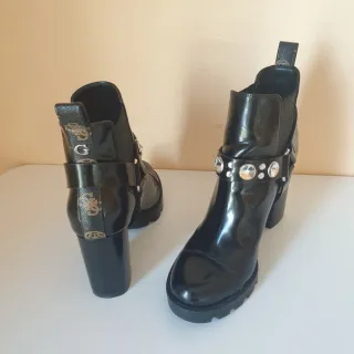 Botines Guess Negros Charol.