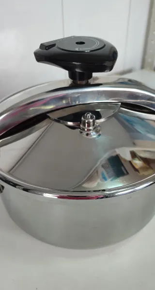 Olla a presión Magefesa 4L nueva