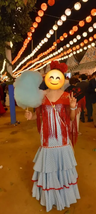 Traje Flamenca Gitana Azul con Rojo y blanco.