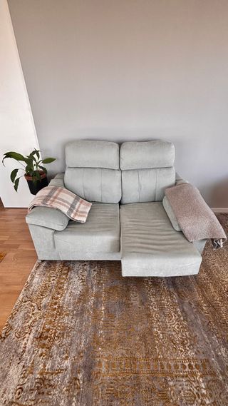 Sofá 2 plazas con chaise longue verde pastel