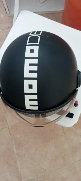 Casco Momo Design o cambio por proyector portátil