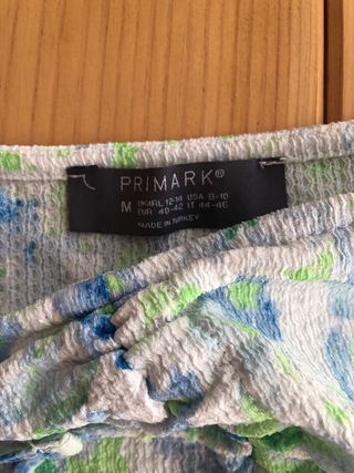 Camiseta fruncida floral manga abullonada