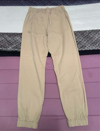 Pantalón cargo beige
