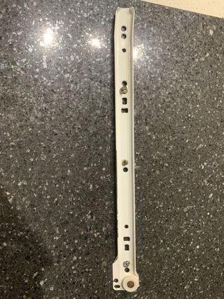 Riel Izquierdo Frigorífico Electrolux ENA38933X