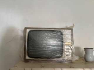 Televisión philips antigua años 70 beige y marrón