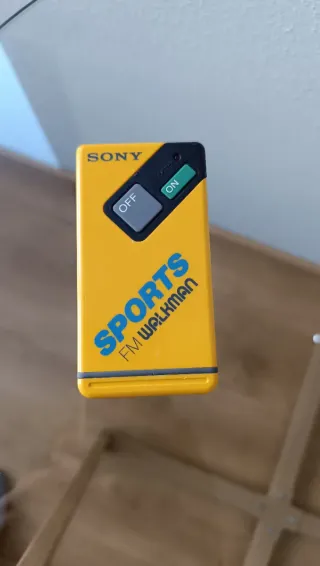 Radio Walkman Sony Sports FM Amarillo SRF-4