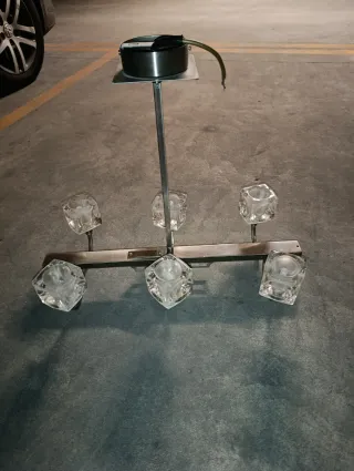 Lámpara de metal y cristal