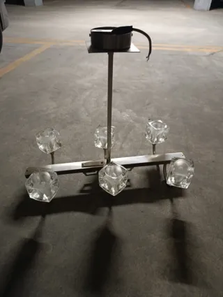 Lámpara de metal y cristal