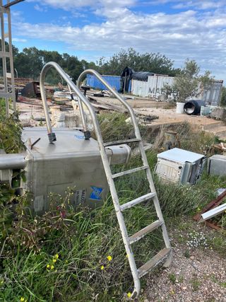 Escalera para piscina de metal