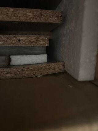 Mesa de escritorio y ordenador