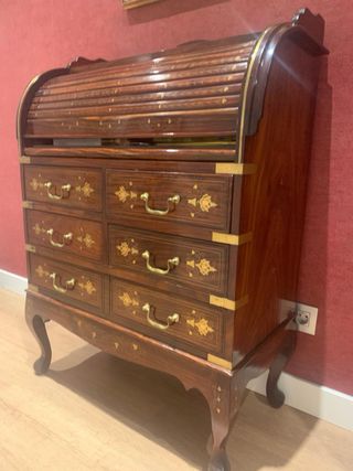 Buró escritorio madera con detalles dorados