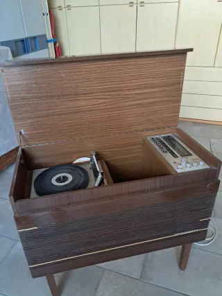 Mobile radio e giradischi anni '60