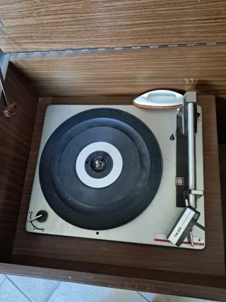 Mobile radio e giradischi anni '60