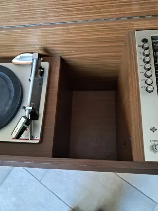 Mobile radio e giradischi anni '60