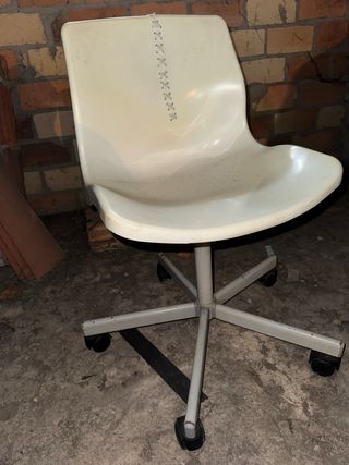 Silla de oficina con ruedas